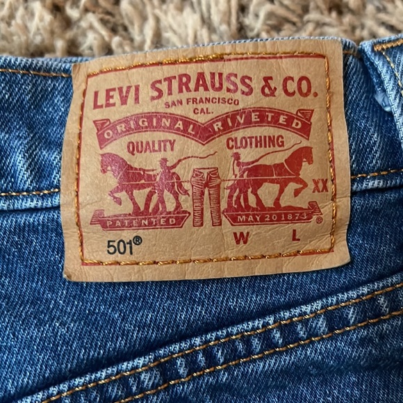 Levi’s Women Original 501 High Waisted Shorts - Picture 3 of 4